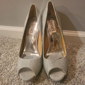 Badgley Mischka Lust Metallic Pump Peep Toe Womens Size 8.5 EUC.